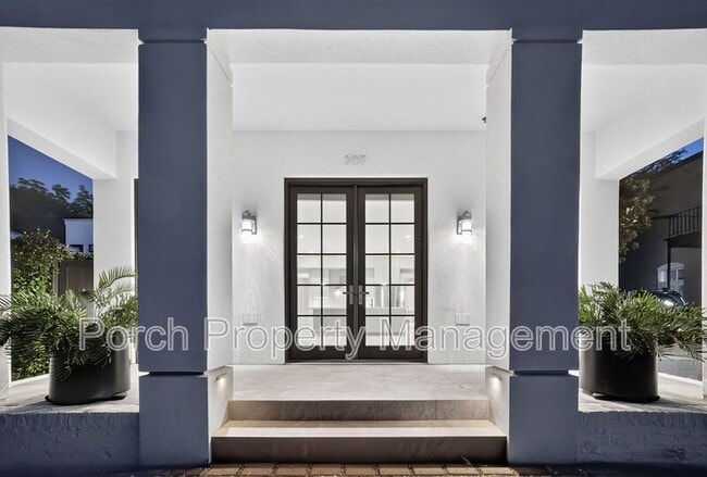 Building Photo - 207 E Intendencia St