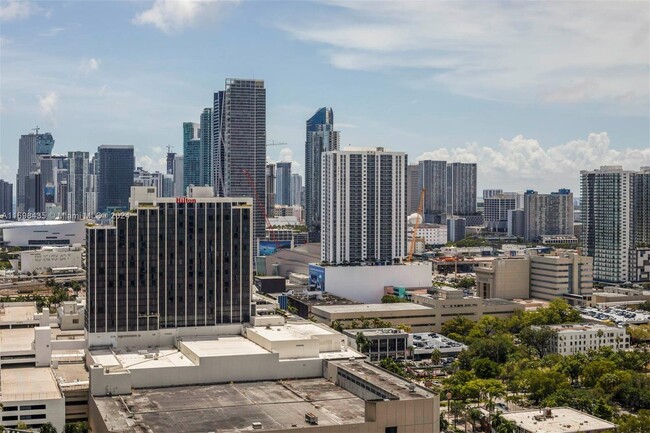 Building Photo - 1900 N Bayshore Dr