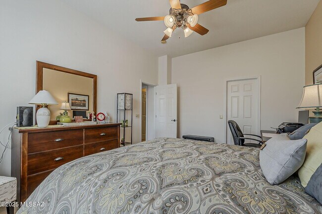 Building Photo - 65473 E Rose Ridge Dr