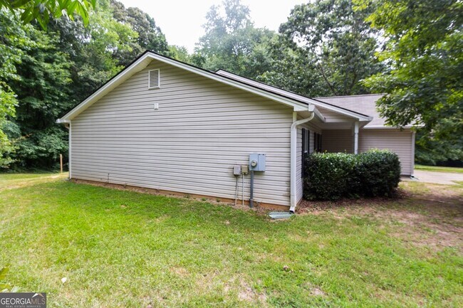 Building Photo - 2804 James Henry Dr