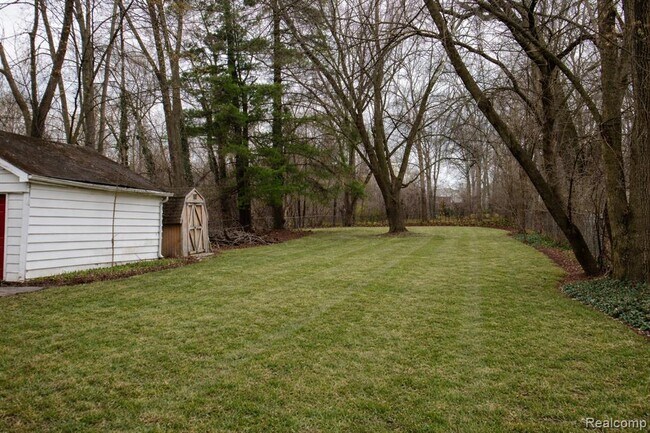 Building Photo - 604 Trombley Rd