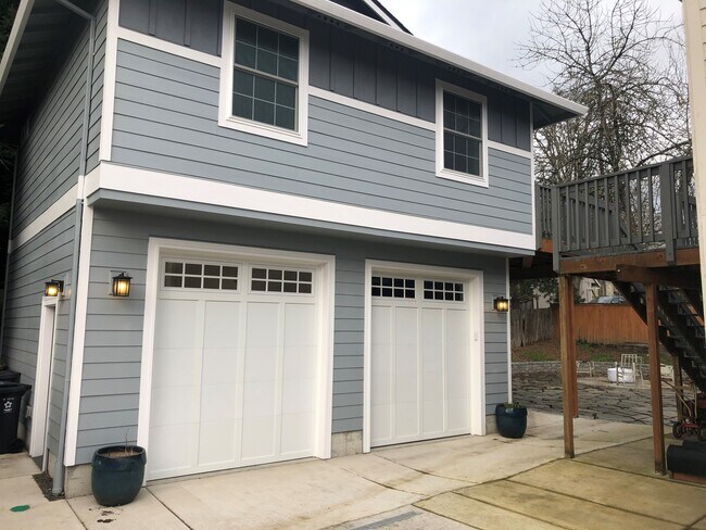 Building Photo - 6361 SW Southwood Dr