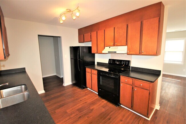 Building Photo - Move-In Ready Ranch Minutes from Plaza Midwood, NoDa & Uptown