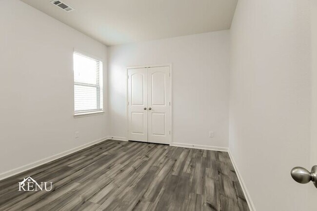 Building Photo - 1129 Wheatfield Ln