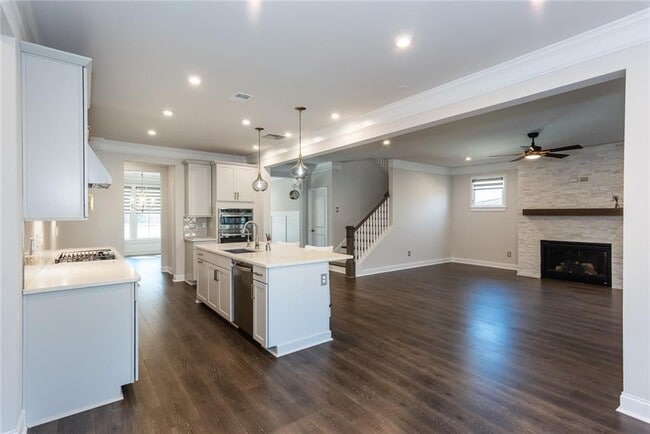 Building Photo - 5015 Montes Ln