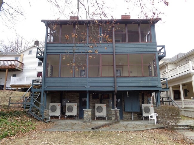 Building Photo - 166 Pine St