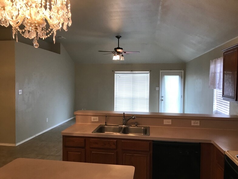 Building Photo - 713 Cooper Ln