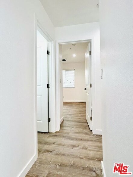 Building Photo - 2628 Beachwood Dr