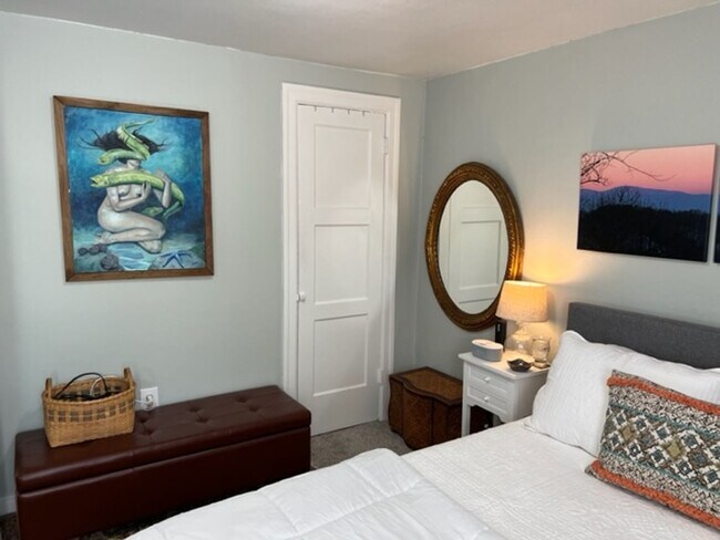 Building Photo - 208 N Lewis St