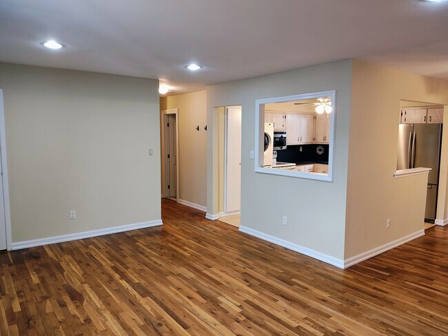 Building Photo - 5 Linden Ave