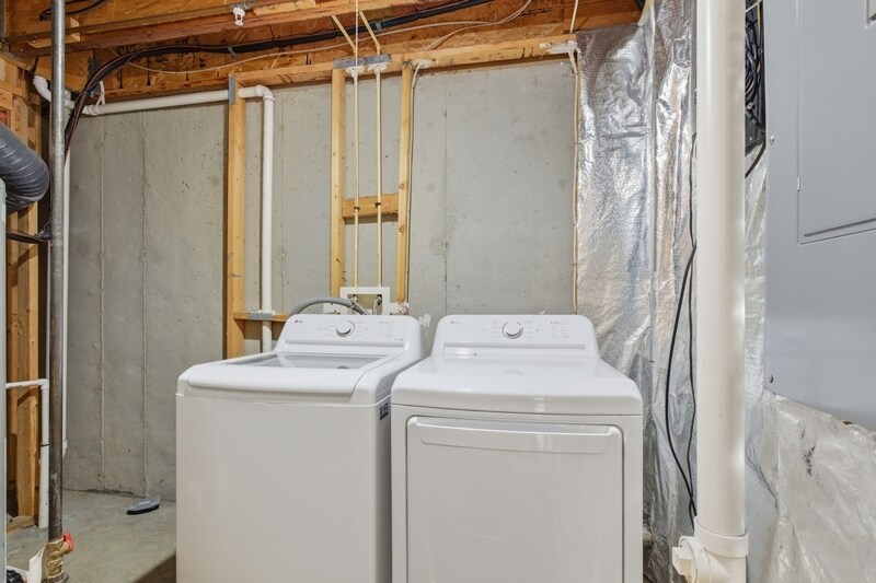 Building Photo - 7402 Serenade Cir