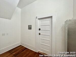 Building Photo - 827 Steves Ave