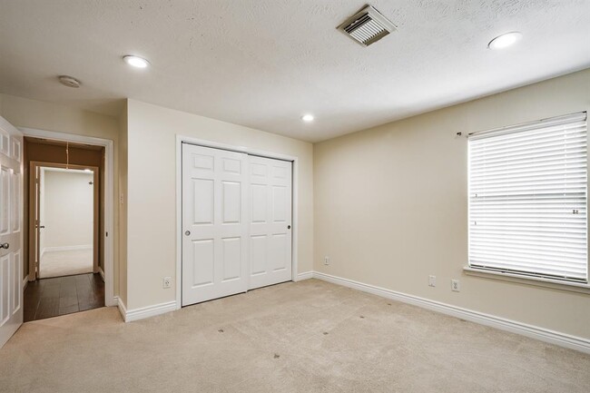 Building Photo - 5914 Shadow Creek Ct