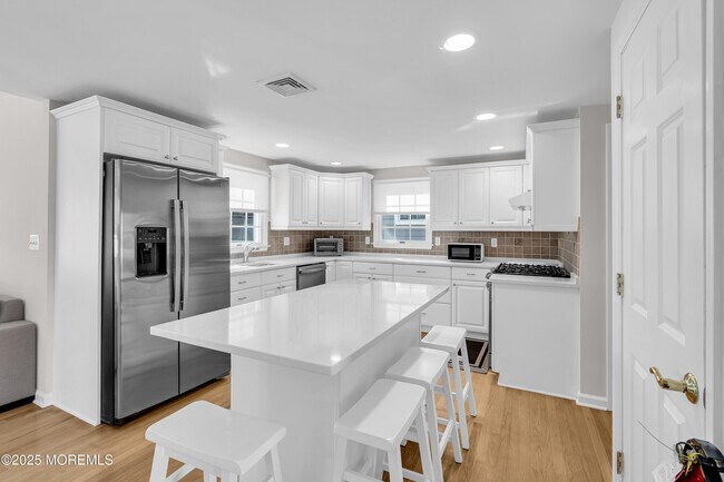 Building Photo - 807 Prospect Ave