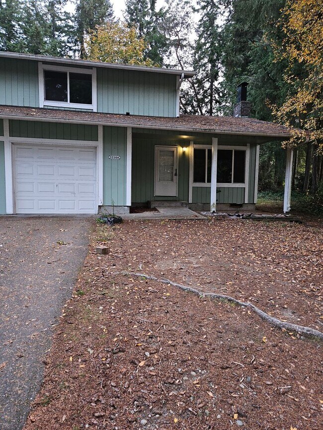 Building Photo - Port Orchard townhouse close to everything