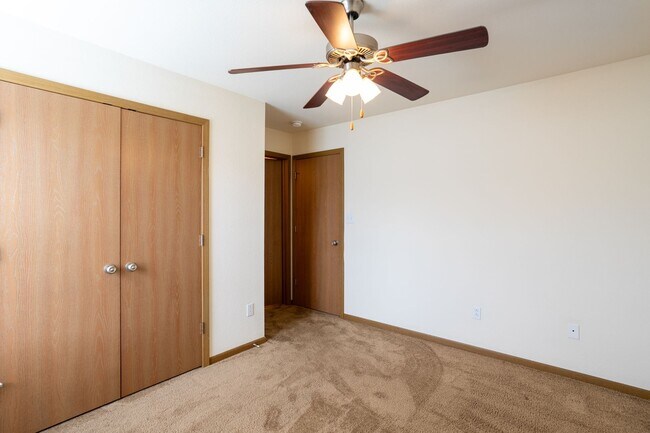 Building Photo - 601-603 Glenstone Dr.