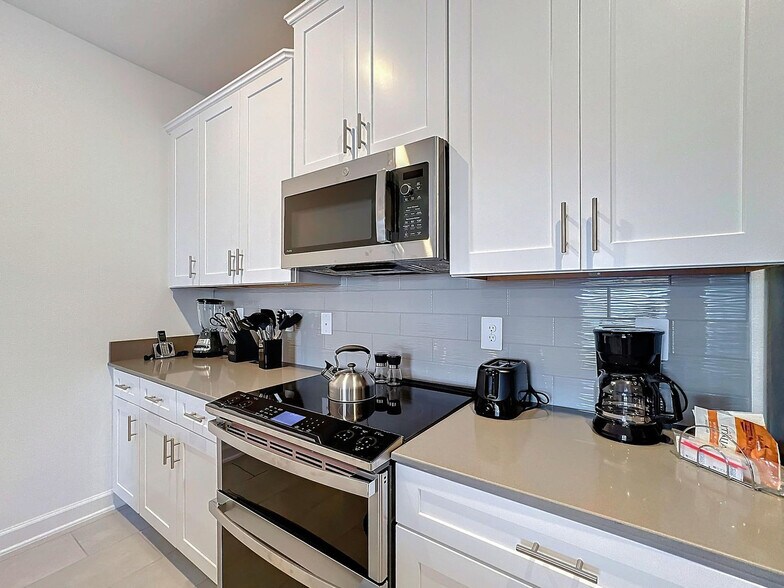 Building Photo - 2701 Scrapbook St