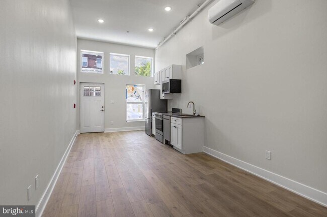 Building Photo - 223 S 45th St