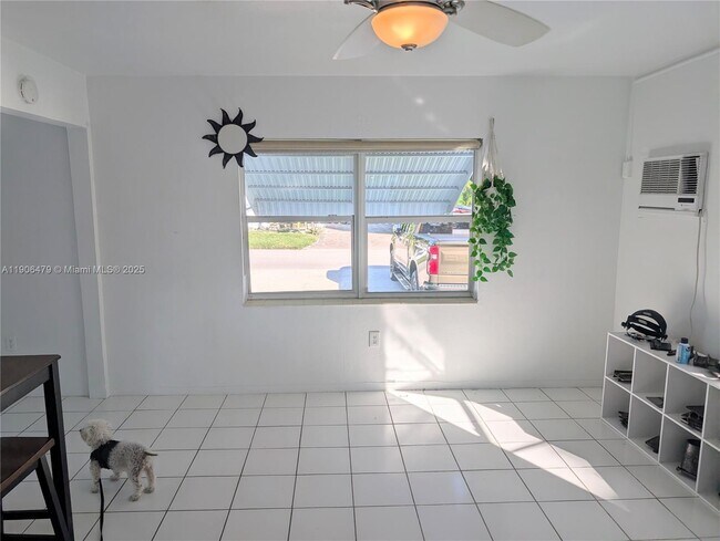 Building Photo - 1004 N 16th Ave