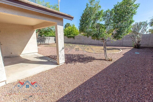 Building Photo - 8039 W Alex Ave