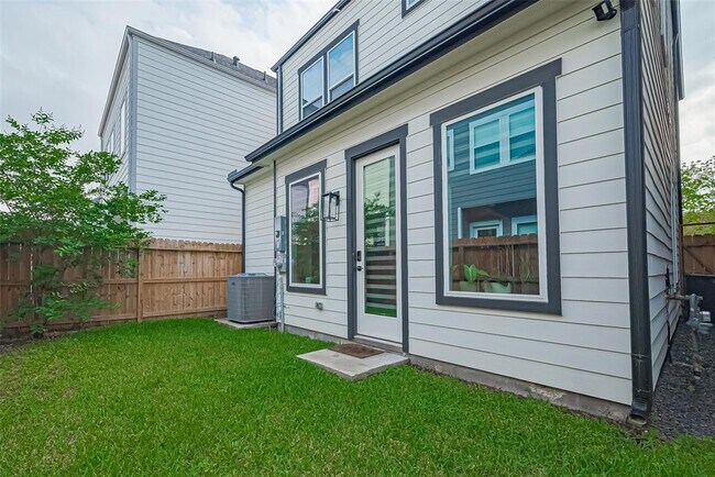 Building Photo - 8462 Berry Grn Ln