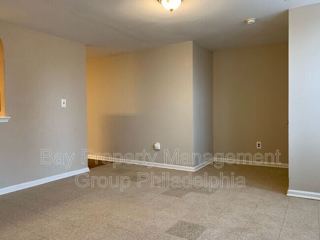 Building Photo - 3035 Frankford Ave