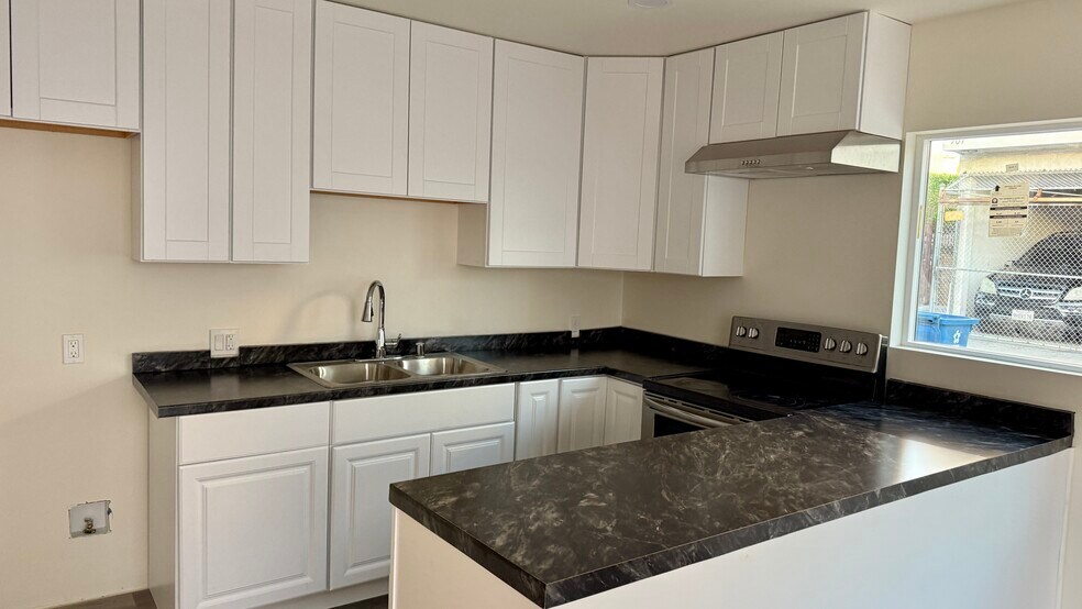 Building Photo - 702 Walnut St