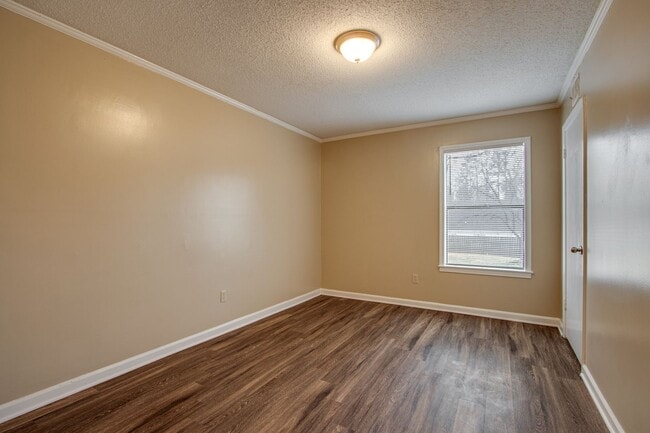 Building Photo - 5635 Crievewood Dr