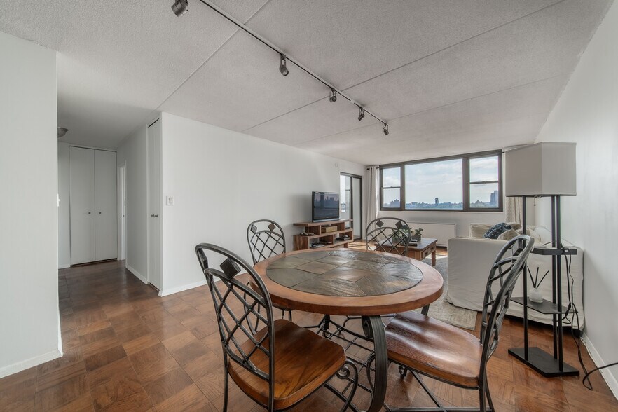 Building Photo - 250 Gorge Rd