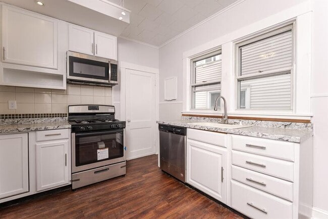 Building Photo - 645 Pawling Ave