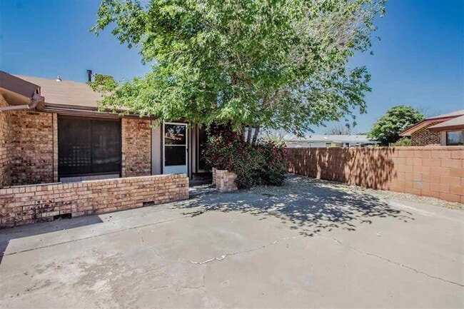 Building Photo - Super cute 2 bedroom townhouse!