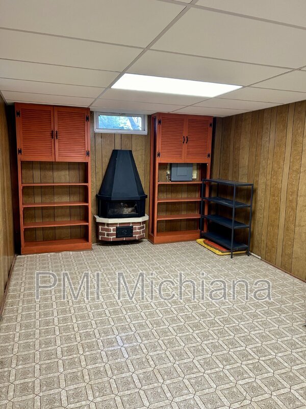 Building Photo - 52554 Kenilworth Rd