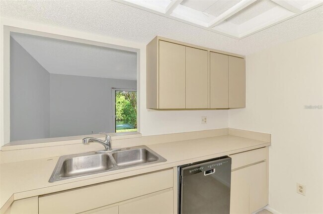 Building Photo - 935 Sunridge Way