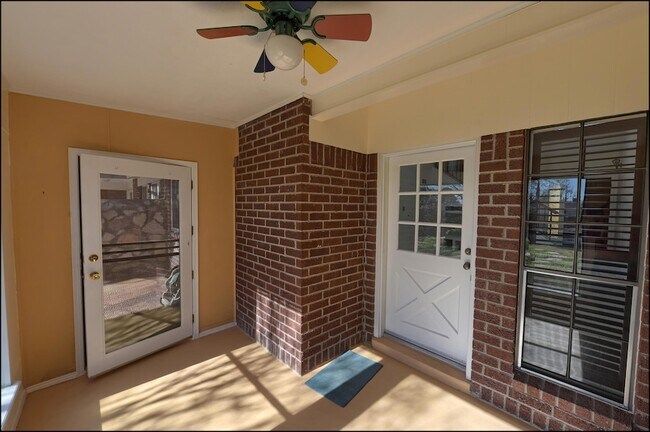 Building Photo - 6622 Dawn Dr