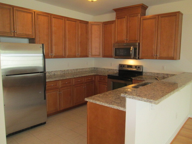 Building Photo - Brick-Front West End 4 Bed, 3 Full Bath To...