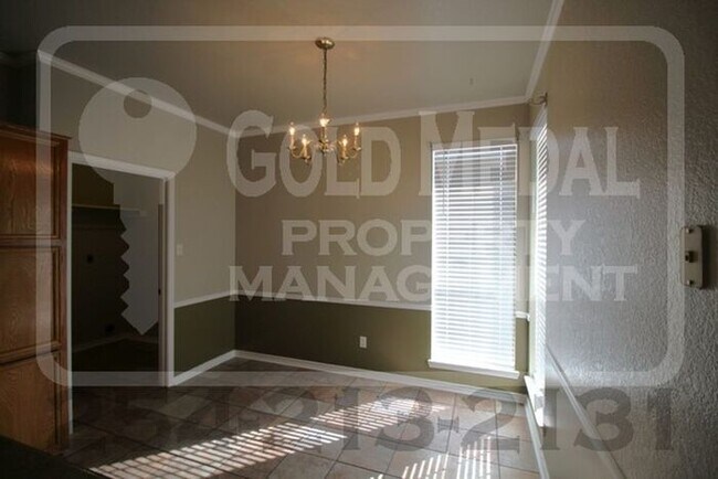 Building Photo - Lisa Lane Living – Simple, Smart & Ready for You!