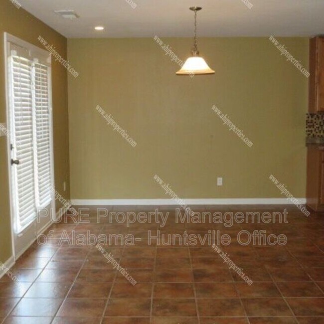 Building Photo - 3312 Lakeland Dr SW