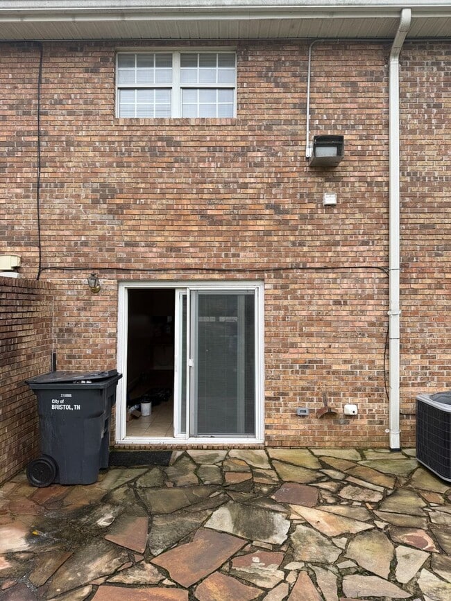 Building Photo - 108 Shadybrook