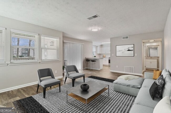 Building Photo - 7600 Roswell Rd