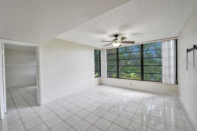 Building Photo - 1502 Whitehall Dr