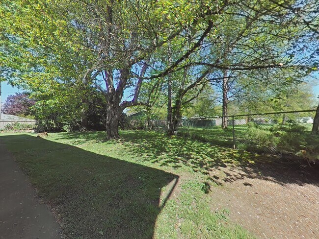 Building Photo - 2 Bedroom 4-Plex ~ South Corvallis ~ Small...