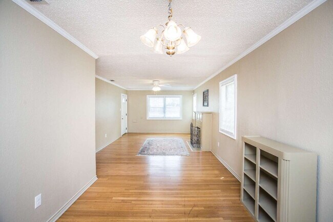 Building Photo - "Charming 3-Bedroom Home on 31st with Gleaming Hardwood Floors and 2 Full Baths!"
