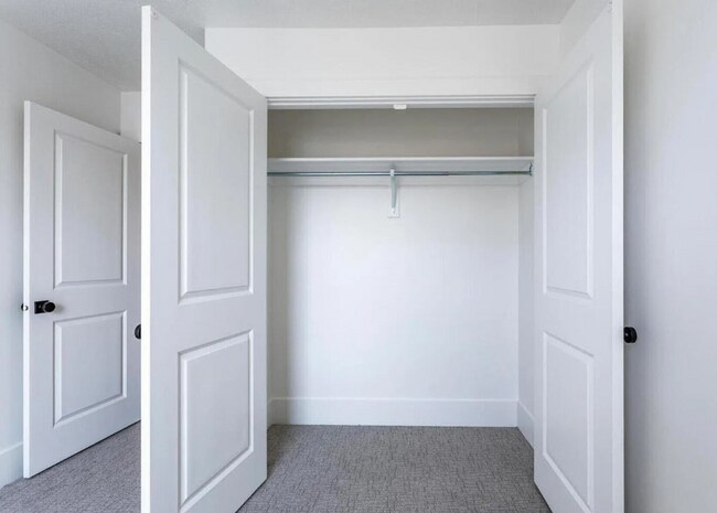 Building Photo - Stunning 3 Bedroom, 2.5 Bathroom in Beautiful Desert Color Community