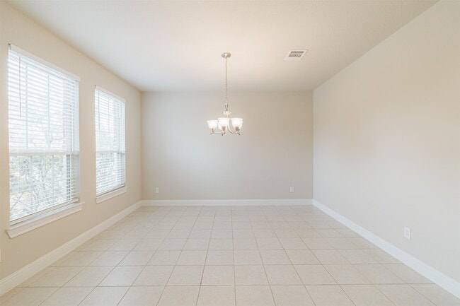 Building Photo - 16719 Highland Country Dr