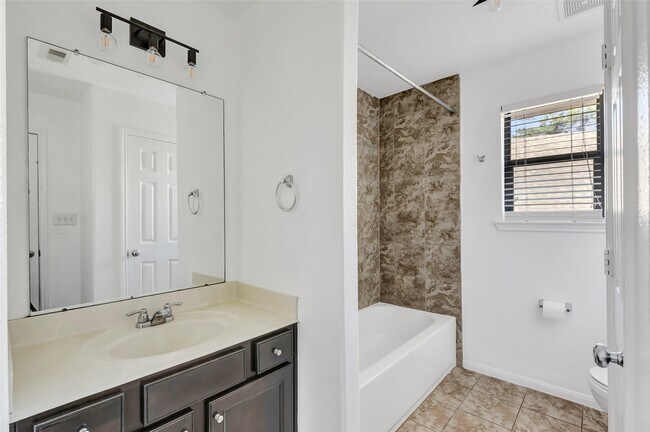 Building Photo - 16942 Lake Willowby Ln