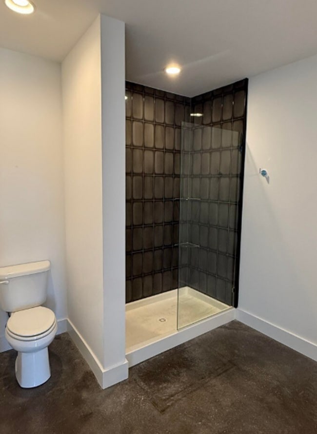 Building Photo - The Icon - Suite 305