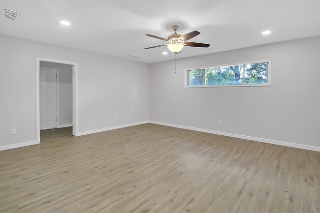 Building Photo - 2509 Bayou Ave