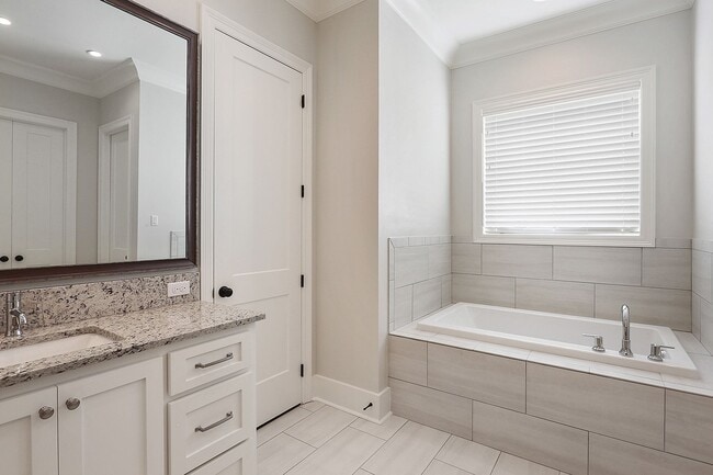 Building Photo - Luxury Townhome in Preserve at Harveston! ...