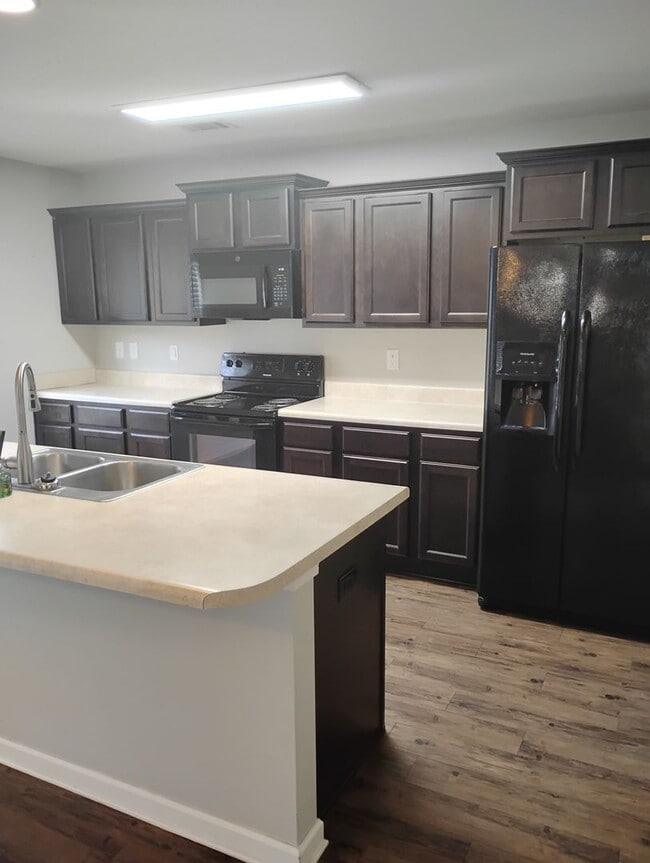 Building Photo - Luxury Feel. Modern Design. 4BR/2.5BA Home