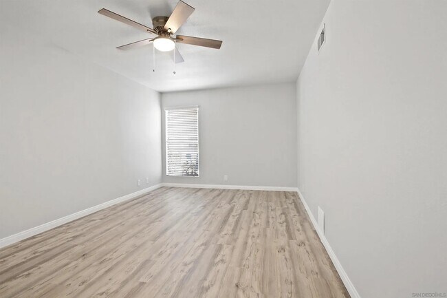 Building Photo - 148 N Roth Ln